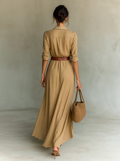 Robe maxi sophistiquée avec ceinture ajustable et revers élégants