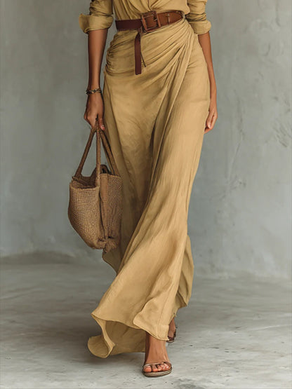 Robe maxi sophistiquée avec ceinture ajustable et revers élégants