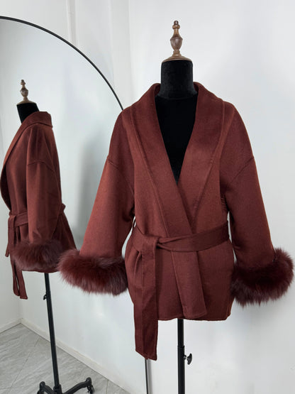 Élégant manteau en laine avec col en fourrure
