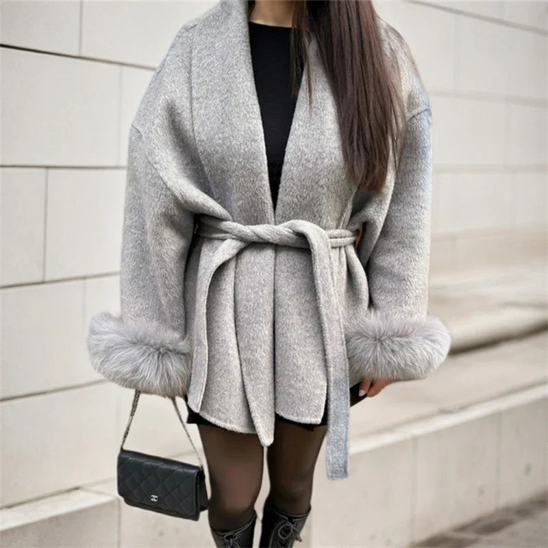 Élégant manteau en laine avec col en fourrure